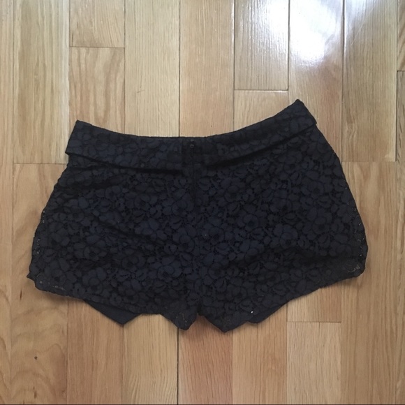 Aritiza Talula Berklee black lace skort - Picture 4 of 4
